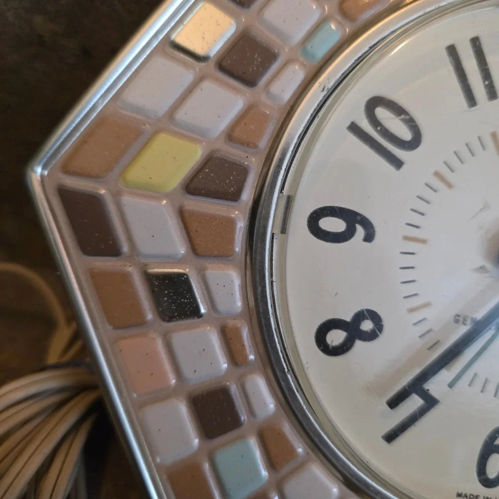 Vintage General Electric Mosaic Tile Hexagon Wall Clock GE Retro MCM Brown Tan